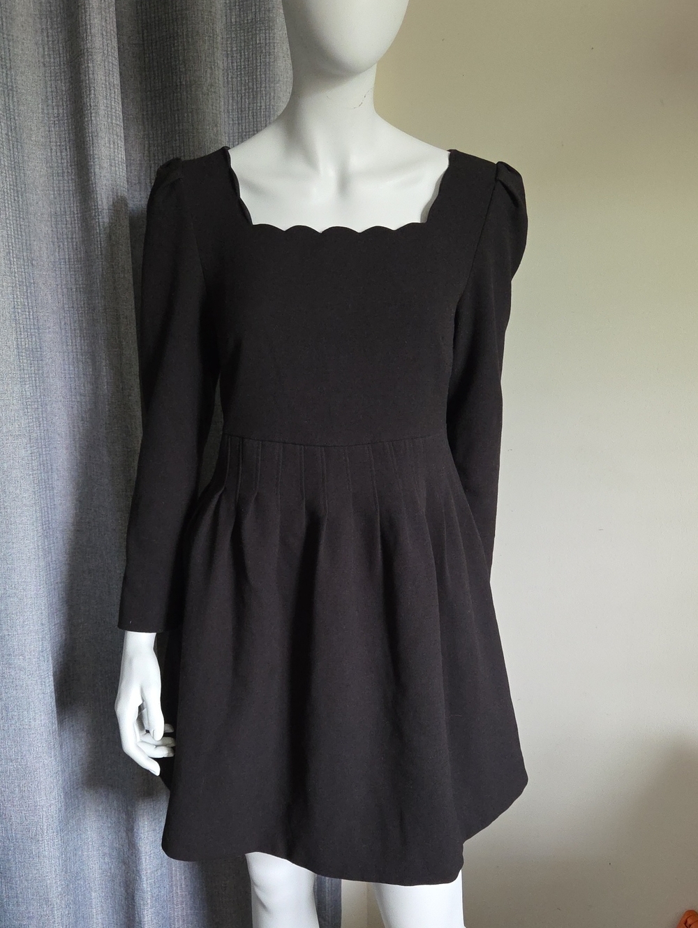 Vintage 100% Cotton Fully Lined Black Scalloped Square-Neck Long Sleeve Dress